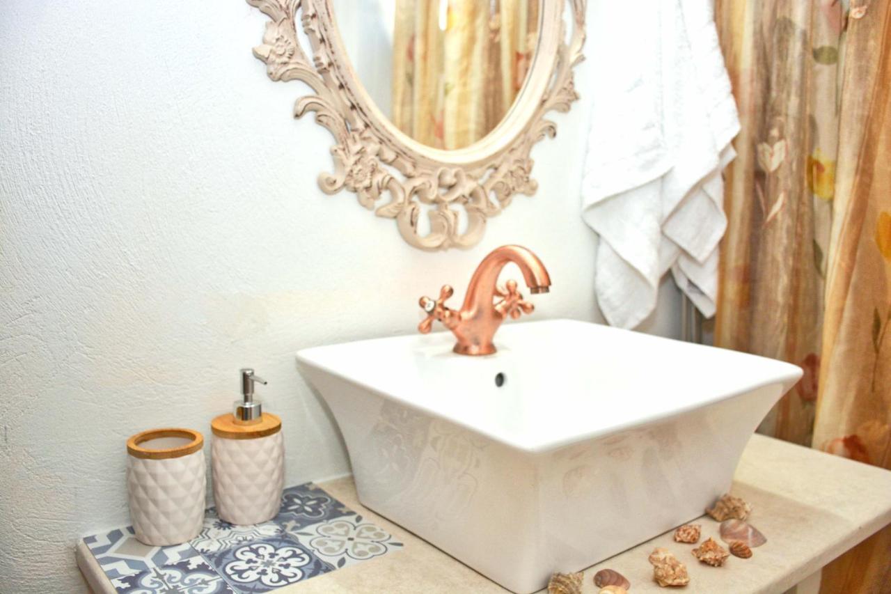 Ninas Cottage Linia Ngoại thất bức ảnh